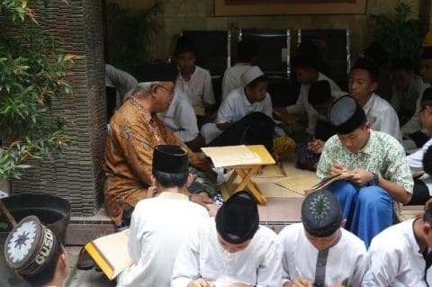 Adzan Berkumandang ketika Pertengahan Belajar Mengajar