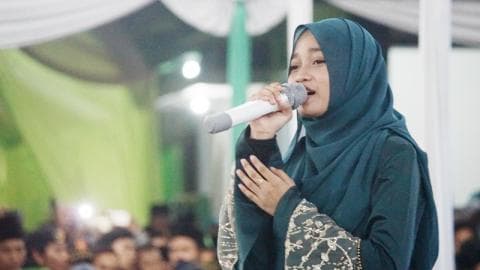 Lantunan Shalawat Veve Zulfikar Meriahkan Kongres IPNU-IPPNU