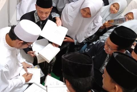 Diskusi Santri Al-Muayyad Windan; Kita Bukan Cebong dan Kampret!