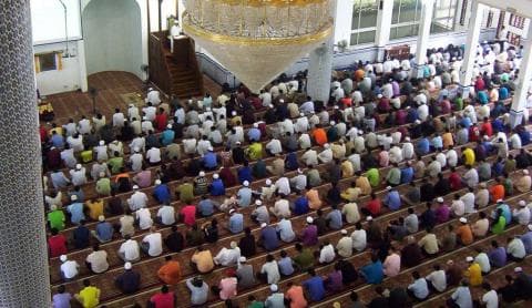 Hukum Berbicara saat Khutbah Berlangsung