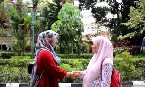 Enam Kondisi yang Makruh Mengucapkan Salam