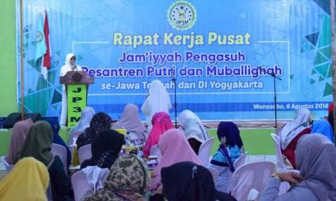 Ibu Nyai Pengasuh Pesantren Putri se-Jateng Gelar Khatmil Qur'an di Pekalongan