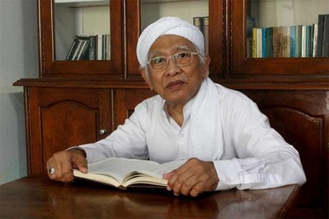 Sebelum Mencoblos Surat Suara, Gus Mus Berpesan Baca Doa Ini