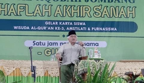 Gus Mus: Lulusan Pesantren Harus Jadi Manusia yang Utuh