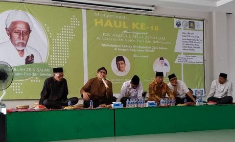 Pesan KH Abdullah Salam: Mencari Ilmu Itu Bukan untuk Mendapatkan Ijazah