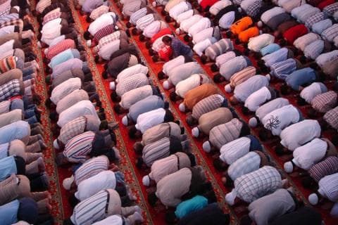 Punya Utang Shalat Fardhu, Bolehkah Shalat Tarawih?