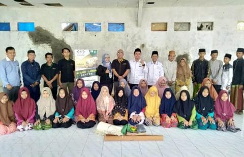Santri Terdampak Tsunami Selat Sunda Dilatih Pembuatan  Sepatu