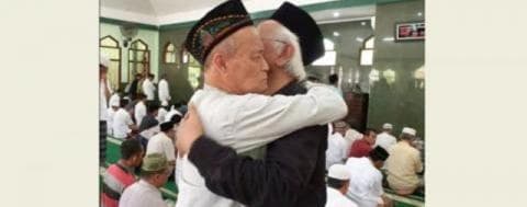 Kisah Dua Sahabat: Gus Mus dan Buya Syafii Saling Berkirim Video