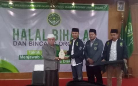Pesan Kiai Chalwani Nawawi untuk Pelajar NU Jateng