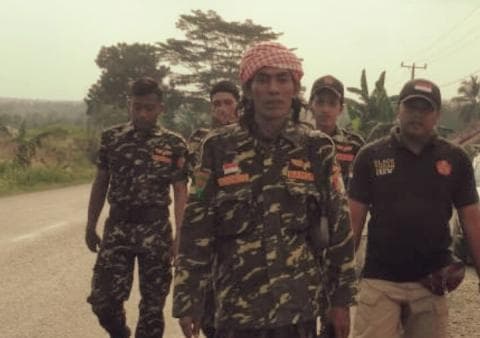 Seorang Anggota Banser Jalan Kaki Lampung-Jakarta atas Kemenangan Jokowi-Kiai Ma'ruf