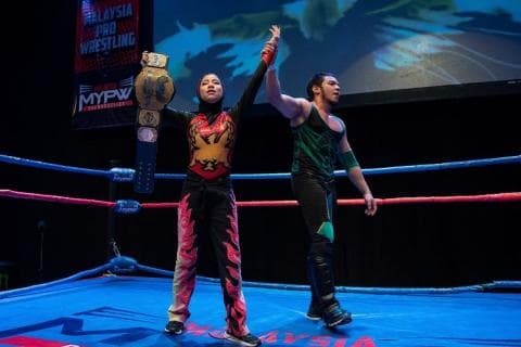 Nor Diana, Pegulat Perempuan Berhijab Pertama di Dunia