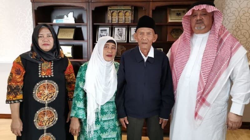 Videonya Viral di Saudi, Kakek Uhi Diundang Raja Salman Naik Haji