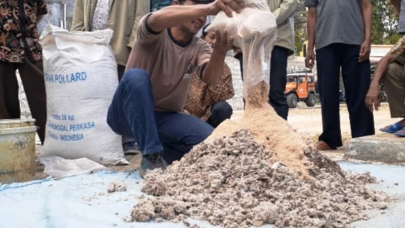 Peternak Pacitan Menerima Pelatihan Pemanfaatan Sampah Organik