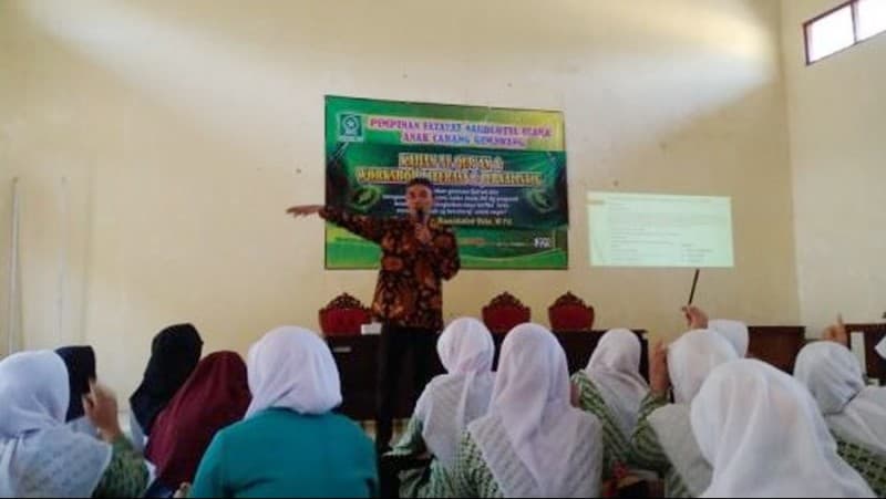 Sambut Era 4.0, Fatayat dan Pelajar NU Temanggung Didorong Kuasai Literasi Digital