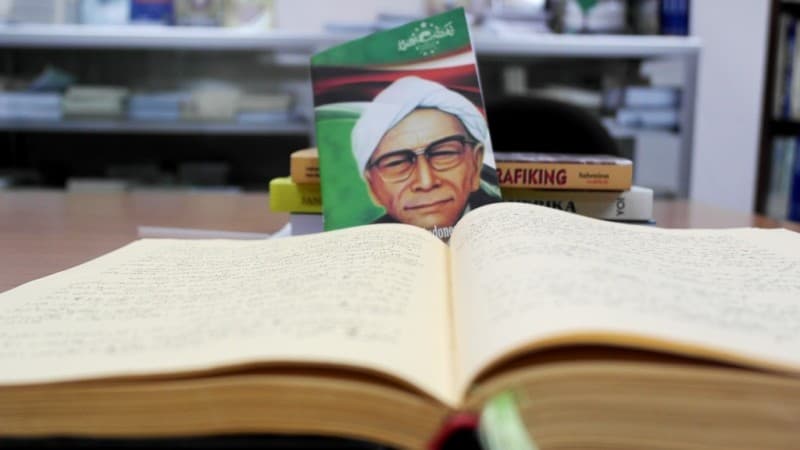 Mari Menolak Jadi Perkumpulan Buta Tuli