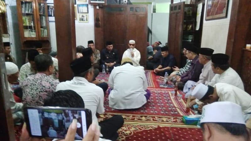 Keluarga Ikhlaskan Mbah Moen Dimakamkan di Makkah