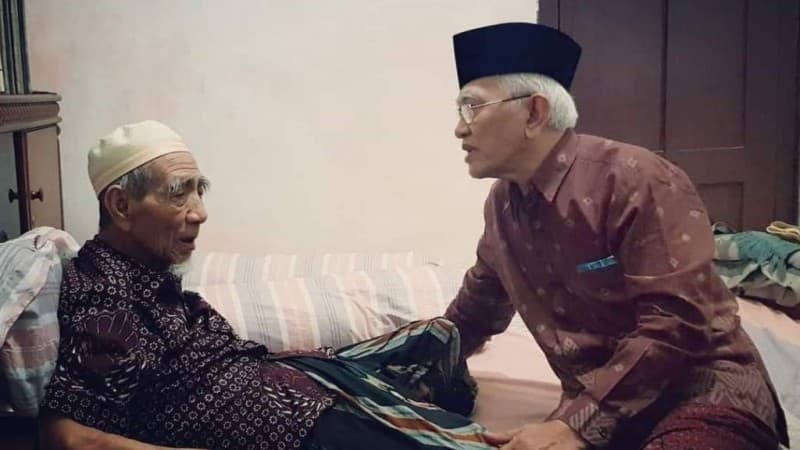 Mbah Moen Wafat, Gus Mus: Tokoh Pendamai Telah Damai di Sisi Maha Damai