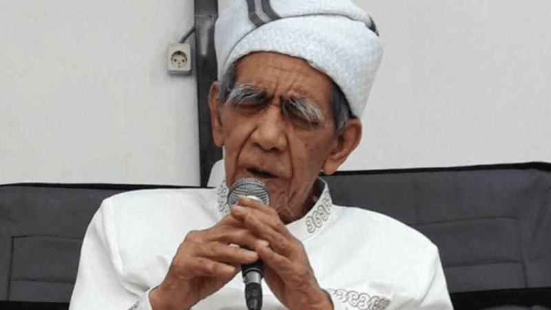 Saat Mbah Maimoen Beri Penekanan kepada Tim Bahtsul Masail Munas NU Lombok