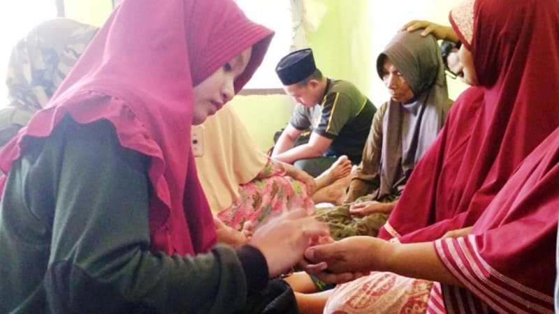 Ansor Bantu Kesehatan Ratusan Warga Lewat Aji Tapak Sesontengan