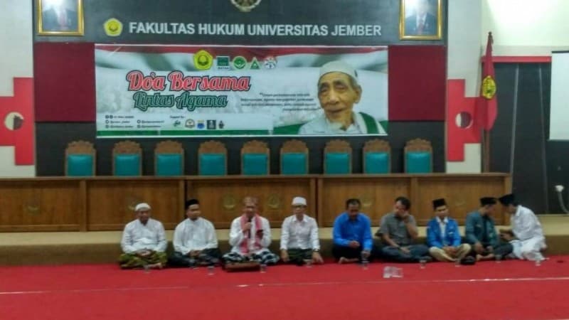 Mbah Moen Sosok Perekat Indonesia Setelah Gus Dur