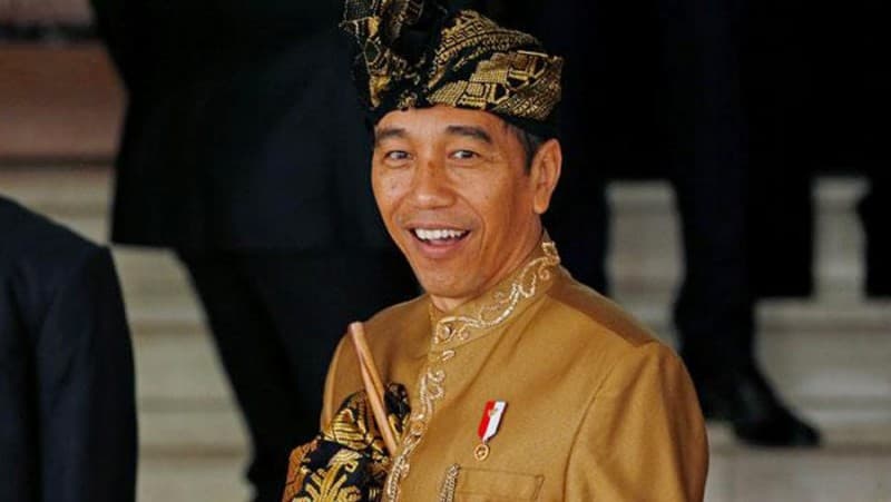 Apresiasi dari Masyarakat Lombok NTB kepada Jokowi Atas Penggunaan Adat Sasak