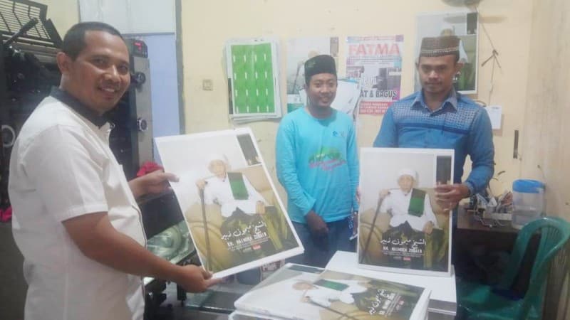 Cara Santri Tunjukkan Cintanya ke Mbah Moen