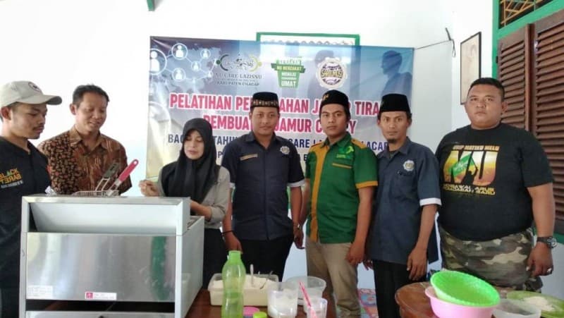 Mustahik NU Care-LAZISNU Dibekali Pengolahan Jamur Tiram