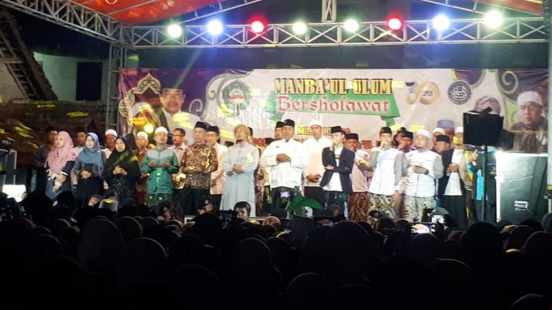 Lagu 'Ayah' Gus Azmi Bikin Pengunjung Sedih