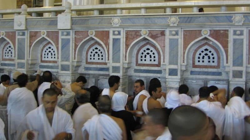 Jamaah Haji Tidak Diperbolehkan Bawa Pulang Air Zam Zam