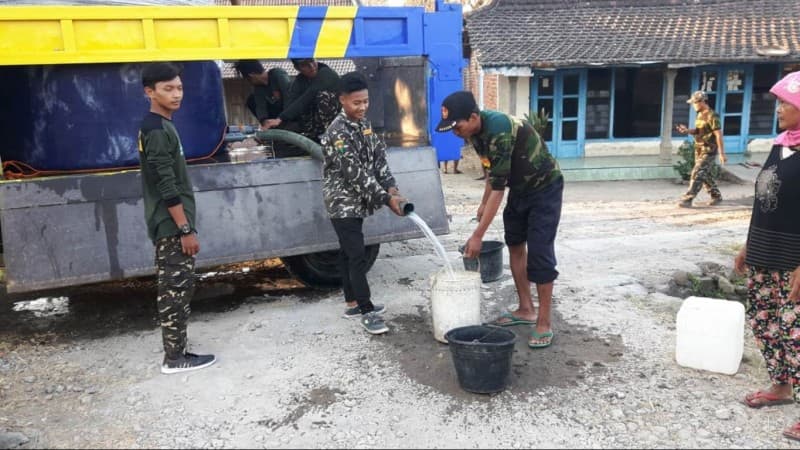 Kemarau Panjang, Banser di Magetan Kawal Pengiriman Air Bersih