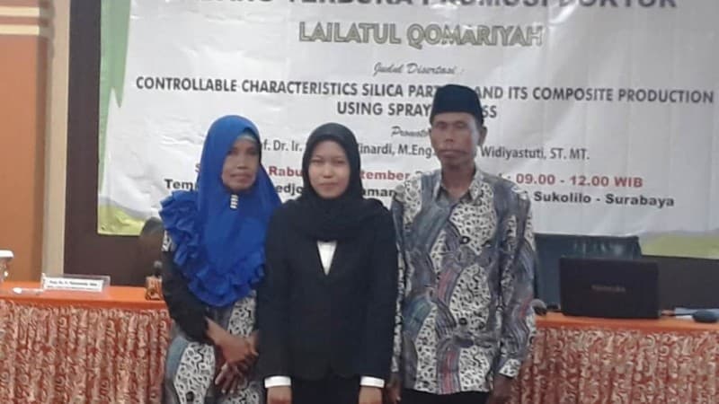 Lailatul Qomariyah, Anak Pengayuh Becak Peraih Doktor di Usia Muda