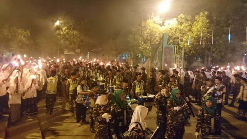 Kemeriahan Pawai Obor Tahun Baru Hijriyah di Tegal Jawa Tengah