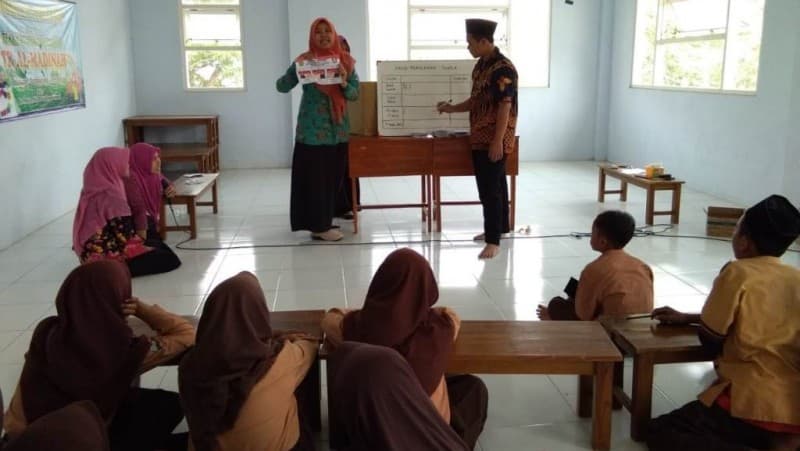 Pemilihan Pengurus OSIS, Latih Siswa SMP Al Madinah Jombang Demokrasi