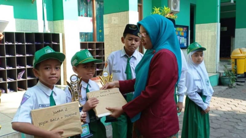 MINU di Sidoarjo Tanamkan Karakter dengan Lomba Pojok Literasi