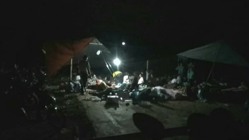 Warga Ambon Masih Mengungsi Setelah Gempa Kamis