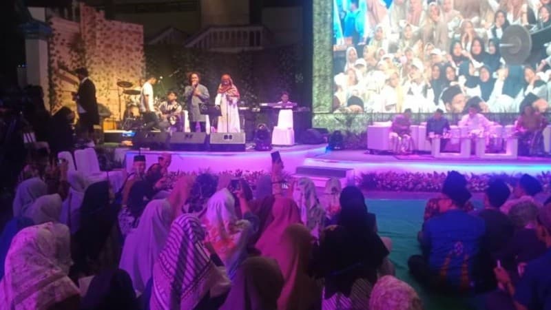 Bala Santri Meriahkan Malam Kebudayaan Pesantren di Asshiddiqiyah