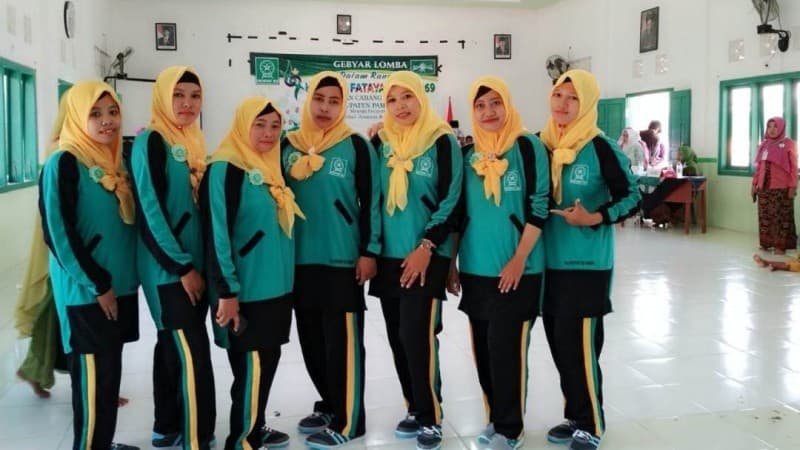 Senam Fatayat NU Kadur Pompa Semangat Berorganisasi Pengurus