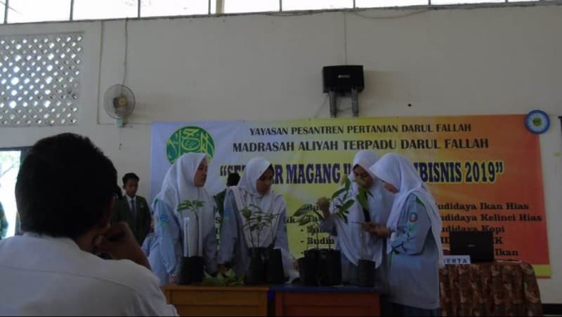 Menguji Mental Santri Pertanian dengan Seminar 