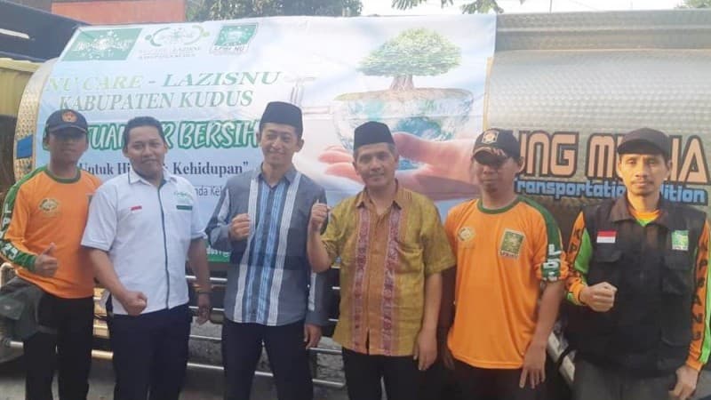 LAZISNU Kudus Salurkan 100 Tangki Air untuk Warga