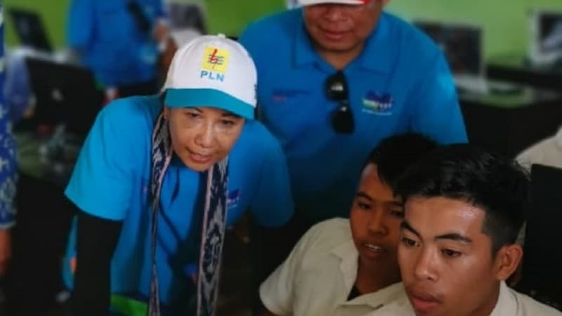 Hadir di Masyarakat, Telkom Renovasi Sekolah hingga Beri Sambungan Elektrifikasi
