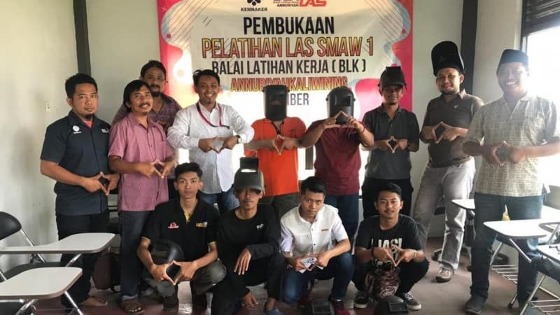 Sambut Hari Santri, Santri Jember Dilatih Las dan Entrepreneur