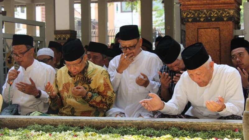 Ziarah ke Makam Pendiri NU, Kiai Said Doakan Keselamatan Bangsa