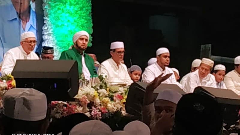 Di Gresik, Habib Syech Ajak Masyarakat Kian Cinta kepada Nabi Muhammad