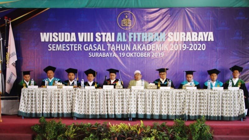Wisudawan STAI Al-Fithrah Surabaya Diingatkan Pentingnya Tasawuf 