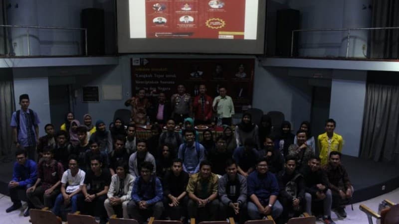 Mahasiswa UI Bersatu sebagai Juru Damai Sesuai Konstitusi