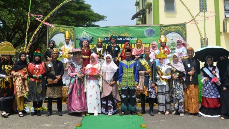 Meriahnya Shalawat Kebangsaan dan Pawai Budaya di UIN Lampung