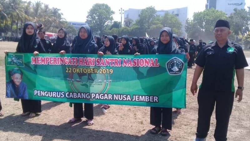 Pagar Nusa ‘Kawal’ Upacara Hari Santri Pemkab Jember