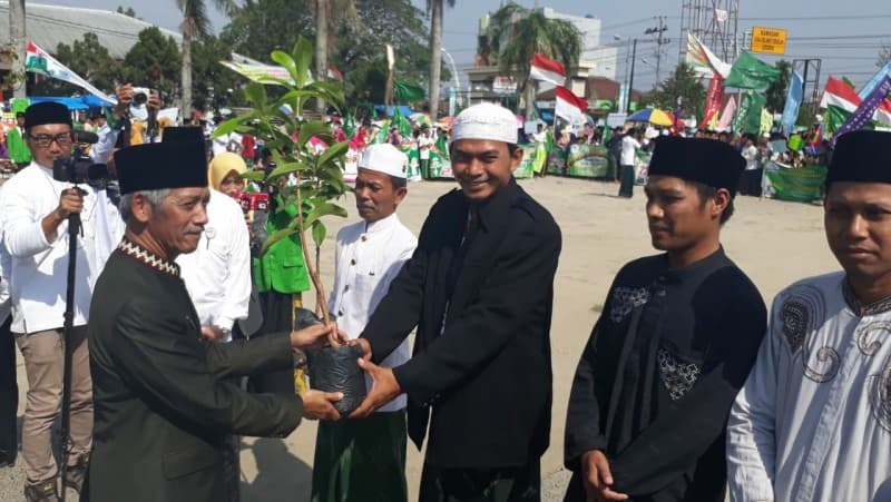 Santri Pringsewu Luncurkan Program Tanam 20.000 Bibit Pohon Produktif