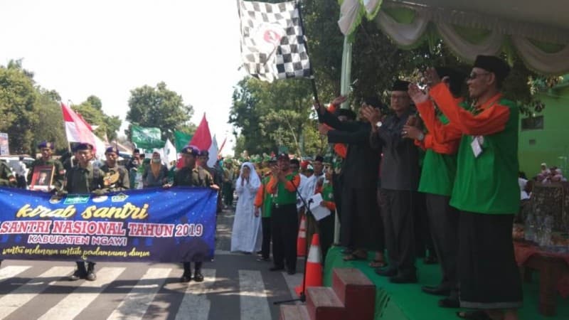 15 Ribu Santri Meriahkan Kirab di Ngawi