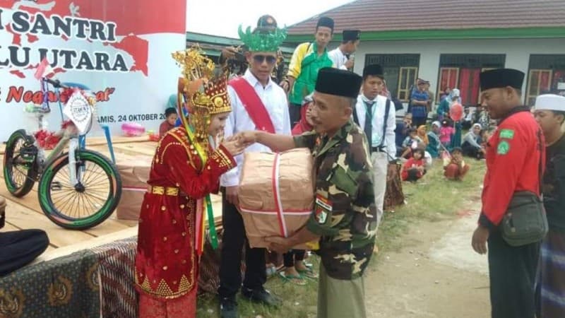 Aliansi Santri Bengkulu Bagikan Ratusan Hadiah di Hari Santri